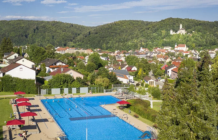 Blick aufs Freibad "Am Limes" Kipfenberg