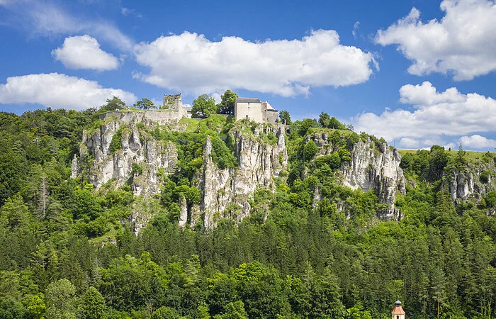 Schloss Arnsberg und Arnsberg mit Wallfahrtskirche St. Sebastian