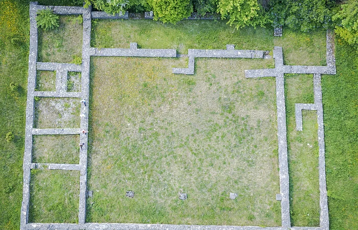 gesamte villa rustica in einer Luftaufnahme sichtbar