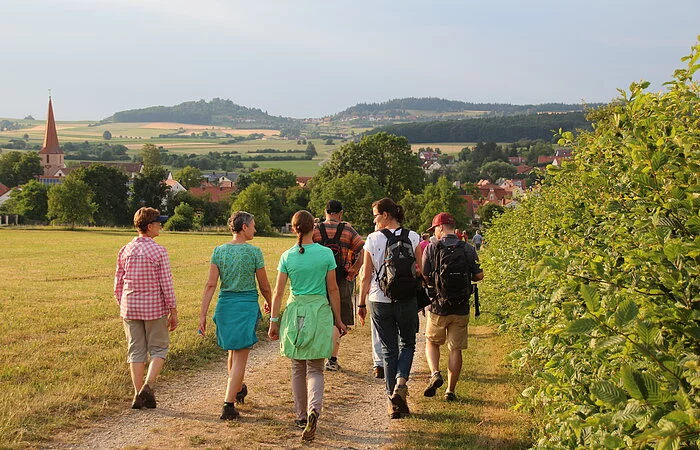 Wandergruppe auf der Espanrunde unterwegs