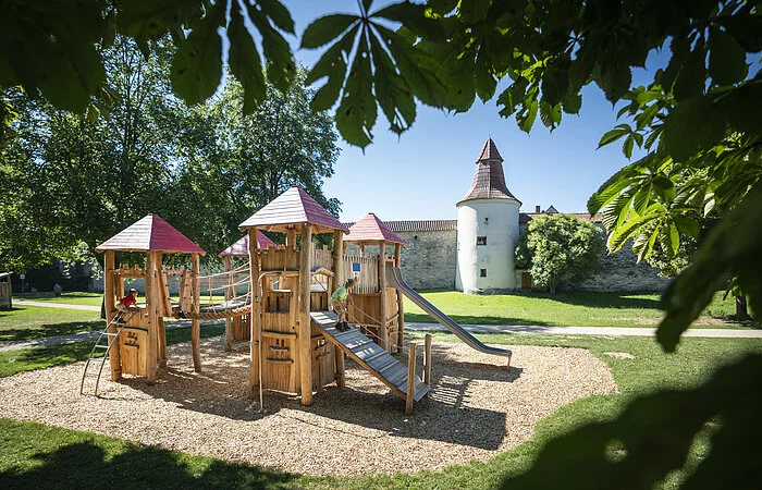 Wasser Erlebnisspielplatz an der Stadtmauer