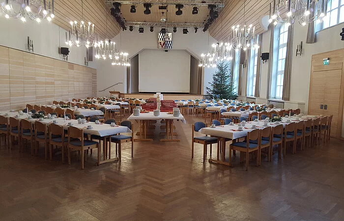 Stadthalle- Saal Bestuhlung im V