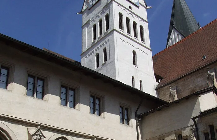 Eichstätter Dom: Ansicht vom Innenhof des Kreuzgangs