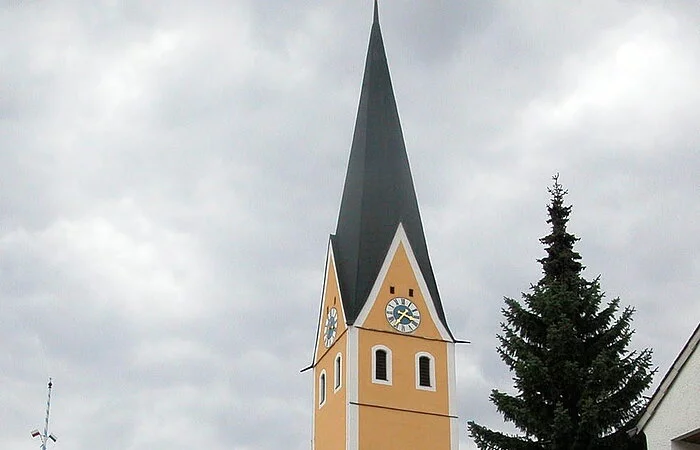 Pfarrkirche mit Pfarrheim