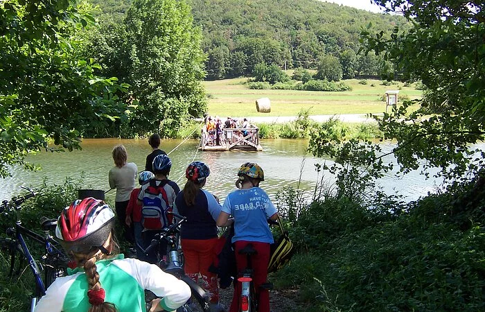 Floß am Wasserweg