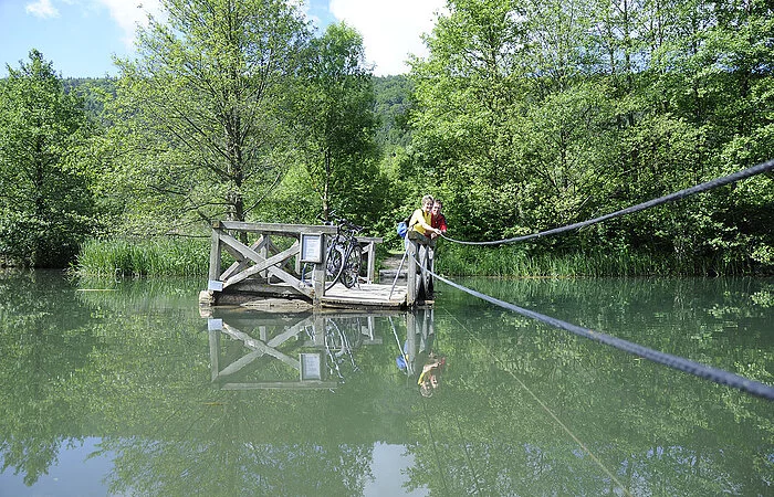 Fährfloß auf dem Alten Kanal