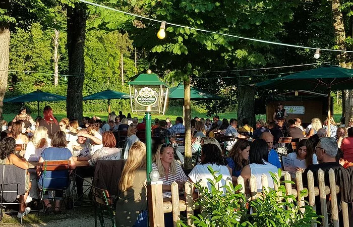 Stadthalle, Janni's Biergarten