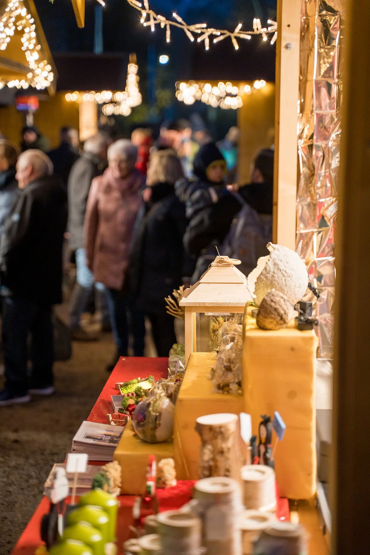 Besucher am Christkindlmarkt