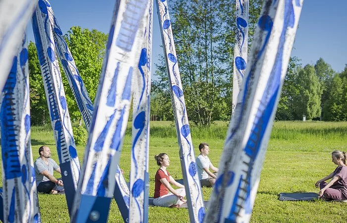 Yoga in der Gruppe im Kurpark 2