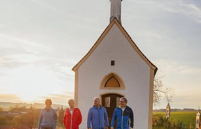 Kalvarienbergkapelle "Zur schmerzhaften Muttergottes" - umgeben von 14 Kreuzwegstationen in Wittesheim