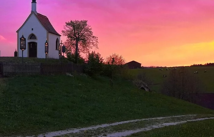 Sonnenuntergang am Kalvarienberg in Wittesheim