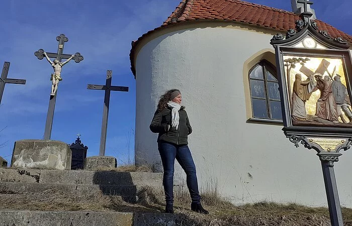 Die Kreuzigungsgruppe an der Kalvarienbergkapelle in Wittesheim