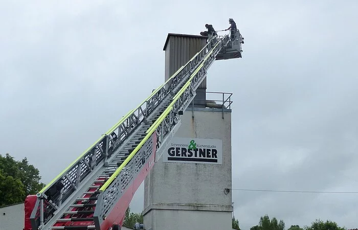 Beringung der Jungstörche am 25.06.2021 auf dem Sägemehlbunker