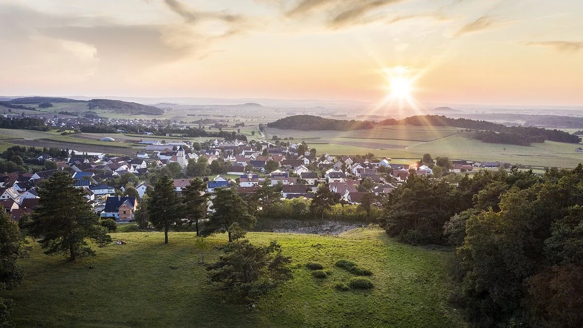 Sonnenuntergang über der Monheimer Alb