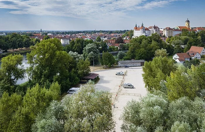 Wohnmobilstellplatz Schlösselwiese in Neuburg